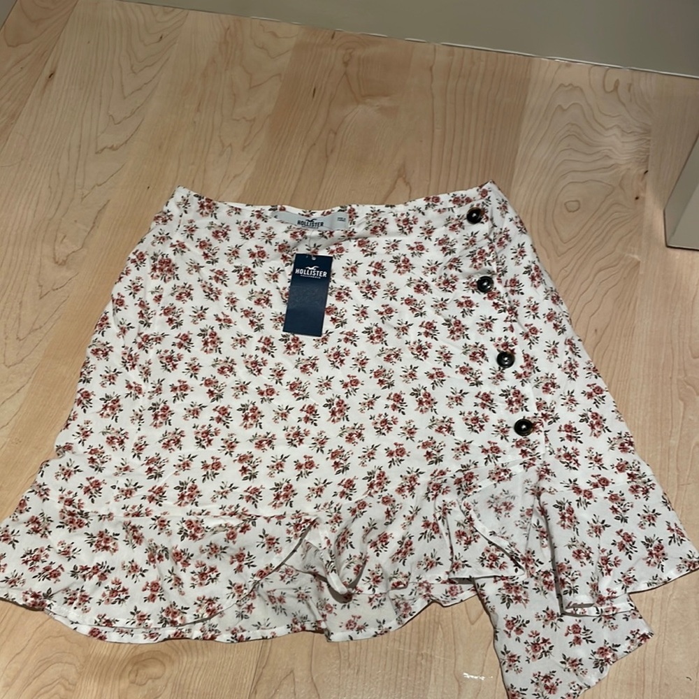 RARE NWT Floral Hollister Skirt
